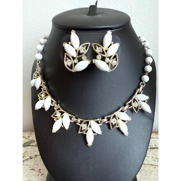 1950s Opaque White Marquise-Cut‎ Necklace & Clip-On Earrings Bridal Wedding Set - Picture 3 of 9